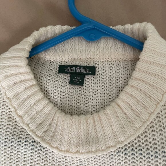 crop sweater. Rolled hem.  Cream color. Also fits small and xs. - Picture 2 of 3
